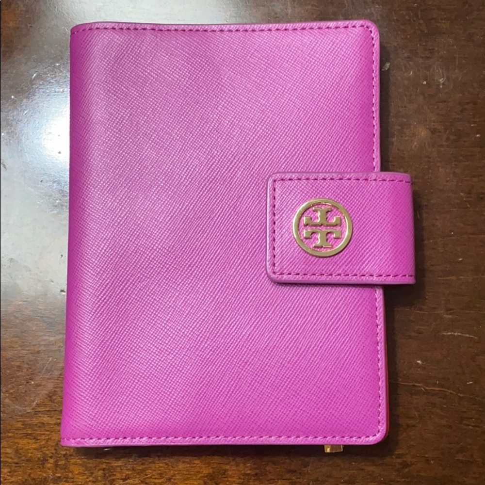 NWOT Tory Burch passport holder